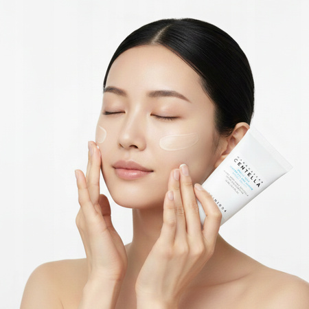 Krem przeciwsłoneczny do twarzy SPF50 SKIN1004 Water-Fit Sun Serum 15ml